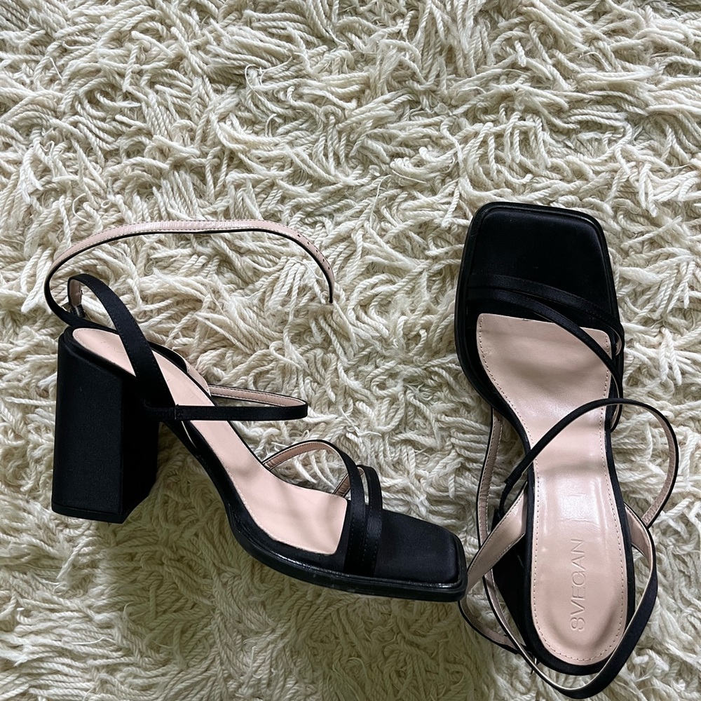 Stylish Alohas UNWORN Black Strappy Heels
